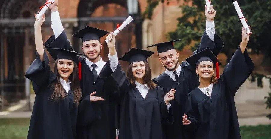 വിദേശപഠനത്തിന് കടിഞ്ഞാൺ: ഇന്ത്യൻ MBA -ക്ക് സുവർണ്ണകാലം; അപേക്ഷകരിൽ 26% റെക്കോർഡ് വർദ്ധന!