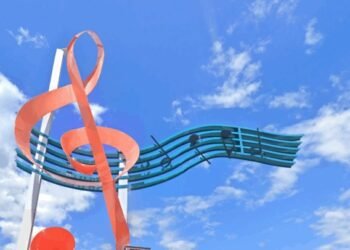 സൽമൺ ആമിന് അഭിമാന നിമിഷം: ലോകത്തിലെ ഏറ്റവും വലിയ ട്രെബിൾ ക്ലെഫ് ഇനി കാനഡയുടെ ശ്രദ്ധാകേന്ദ്രം