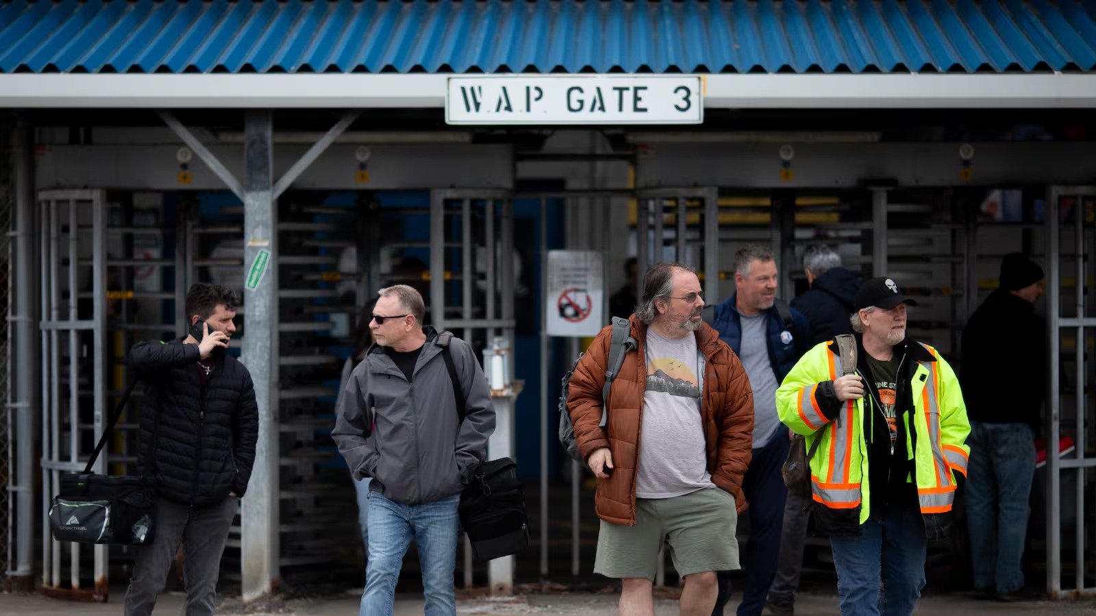 മാറുന്ന ലോകം, മായുന്ന ജോലികൾ: AI കാരണം നിങ്ങൾ പുറത്താകുമോ? ലേഓഫ് സൂചനകൾ എങ്ങനെ തിരിച്ചറിയാം!