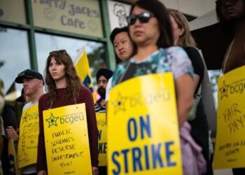 തൊഴിലാളികൾക്ക് പ്രതീക്ഷയായി താൽക്കാലിക കരാർ: BCGEU സമരത്തിന് വിരാമമാകുമ്പോൾ PEA സമരം തുടരുന്നു