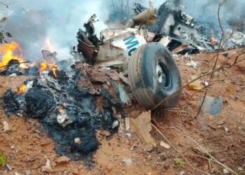 കെനിയയിൽ വിമാനം തകർന്നുവീണ് അപകടം: 12 വിദേശ വിനോദസഞ്ചാരികൾക്ക് ദാരുണാന്ത്യം