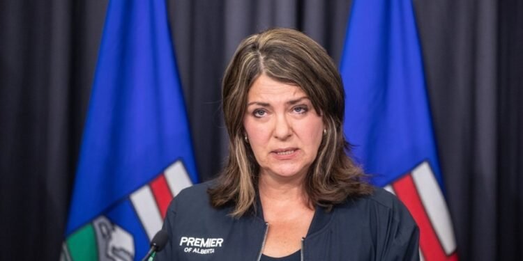 ‘നോട്ട് വിത്ത്സ്റ്റാൻഡിങ് ക്ലോസ്’ വീണ്ടും ചർച്ചയിൽ: സുപ്രീം കോടതി വിധിക്കെതിരെ പ്രീമിയറുടെ നീക്കം