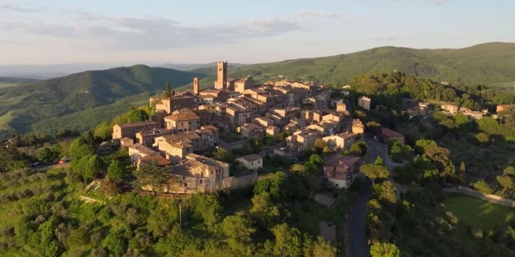 ഇറ്റലിയിലേക്ക് താമസം മാറാൻ ആഗ്രഹമുണ്ടോ? ടസ്കനിയിലെ ഈ മനോഹര ഗ്രാമം 23,000 ഡോളർ നൽകും 1 ഇറ്റലിയിലേക്ക് താമസം മാറാൻ ആഗ്രഹമുണ്ടോ? ടസ്കനിയിലെ ഈ മനോഹര ഗ്രാമം 23,000 ഡോളർ നൽകും