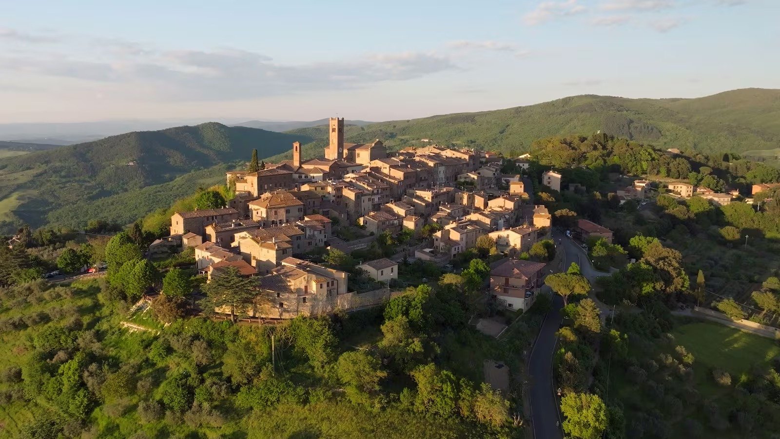ഇറ്റലിയിലേക്ക് താമസം മാറാൻ ആഗ്രഹമുണ്ടോ? ടസ്കനിയിലെ ഈ മനോഹര ഗ്രാമം 23,000 ഡോളർ നൽകും