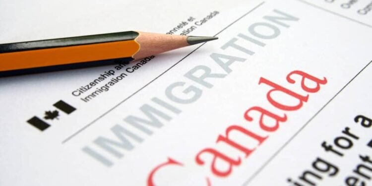 കാനഡ PR അപേക്ഷകർക്ക് ആശ്വാസം: 2025-ൽ ഈ വിഭാഗത്തിലെ അപേക്ഷകൾ മുഴുവൻ തീർപ്പാക്കിയേക്കും; ചില മേഖലകളിൽ കാത്തിരിപ്പ് കൂടും 1 canada immigration