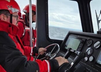 Grimsby Auxiliary Marine Rescue Unit South Shore Search and Rescue volunteer