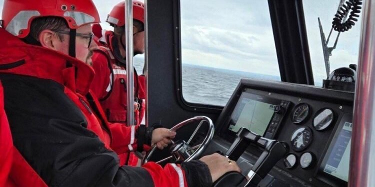 Grimsby Auxiliary Marine Rescue Unit South Shore Search and Rescue volunteer