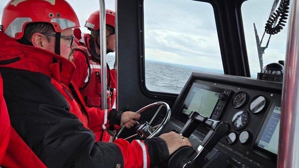 Grimsby Auxiliary Marine Rescue Unit South Shore Search and Rescue volunteer