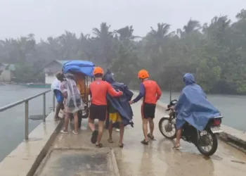The Filipino Coast Guard undertook evacuations ahead of the typhoon in Quezon province