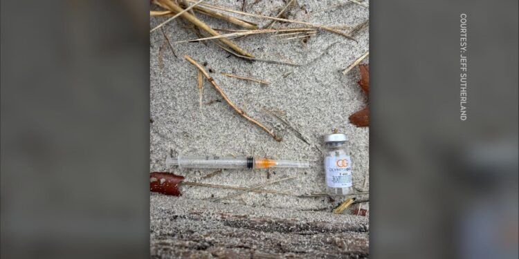 റെയ്ൻബോ ഹെവൻ ബീച്ച് താൽക്കാലികമായി അടച്ചു: തീരത്തടിഞ്ഞത് ഉപയോഗിച്ച സൂചികൾ!; അന്വേഷണം ആരംഭിച്ച് അധികൃതർ 1 -syringes-needles-