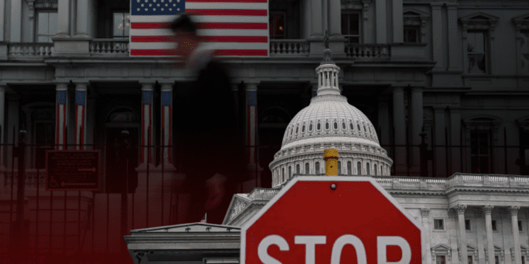 40 ദിവസത്തെ ദുരിതത്തിന് അന്ത്യം!; അമേരിക്കൻ ഷട്ട്ഡൗൺ അവസാനിക്കുന്നു; ധനവിനിയോഗത്തിന് അനുമതി