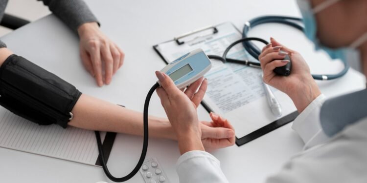 കാനഡ ഇമിഗ്രേഷൻ അപേക്ഷകർക്ക് പുതിയ നിബന്ധന: ഈ 4 രാജ്യക്കാർക്ക് ഇനി മെഡിക്കൽ എക്സാം നിർബന്ധം; 6 രാജ്യക്കാരെ ഒഴിവാക്കി! 1 Express-Entry-Medical-Exam.