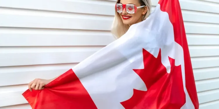 കാനഡയുടെ കുടിയേറ്റ നയത്തിൽ വൻ മാറ്റം: PNP ക്വാട്ട കുത്തനെ കൂട്ടി, സ്റ്റഡി വിസയിലും TFWPയിലും കുറവ്! 1 lady with canada flag