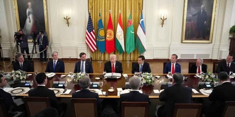 സമാധാന ഉടമ്പടിക്ക് പുതിയ ഊർജം; എബ്രഹാം എക്കോർഡ്സിൽ പങ്കാളിയായി കസാഖിസ്ഥാൻ 1 group of people