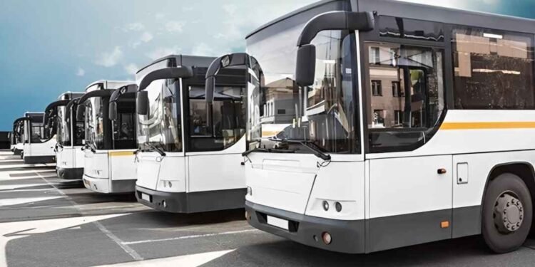 നികുതി 'കൊള്ള'; അന്തർസംസ്ഥാന ടൂറിസ്റ്റ് ബസുകൾ തിങ്കളാഴ്ച മുതൽ സർവീസ് നിർത്തും 1 BUS