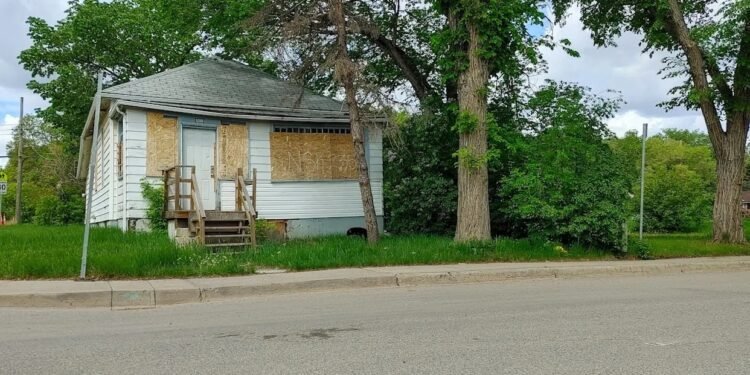 സാമൂഹിക ശല്യമുണ്ടാക്കുന്ന കെട്ടിടങ്ങൾക്കെതിരെ കർശന നടപടി; SCAN യൂണിറ്റിന് കൂടുതൽ അധികാരം നൽകി സാസ്കച്ചെവാൻ സർക്കാർ 1 സാമൂഹിക ശല്യമുണ്ടാക്കുന്ന കെട്ടിടങ്ങൾക്കെതിരെ കർശന നടപടി; SCAN യൂണിറ്റിന് കൂടുതൽ അധികാരം നൽകി സാസ്കച്ചെവാൻ സർക്കാർ