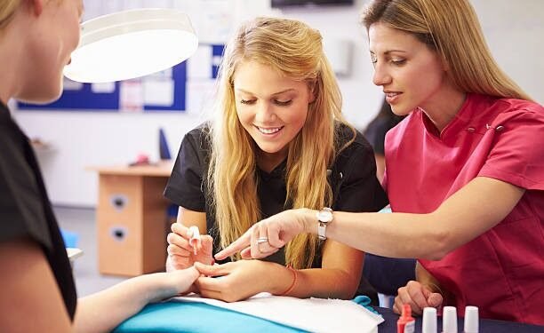 P.E.I. യിൽ സൗന്ദര്യവർദ്ധക സേവനങ്ങൾക്ക് പുതിയ നിയമങ്ങൾ വരുന്നു; പൊതുജനാഭിപ്രായം തേടി സർക്കാർ