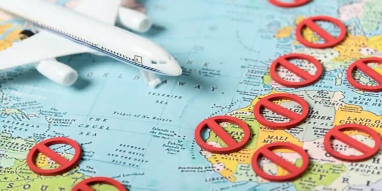 വിദേശ പഠന, തൊഴിൽ മോഹങ്ങൾക്ക് തിരിച്ചടി: വിസ നിയമങ്ങൾ കടുപ്പിച്ച് പ്രധാന രാജ്യങ്ങൾ; ഇന്ത്യക്കാർക്ക് വെല്ലുവിളി