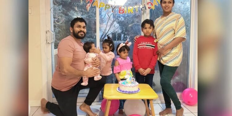 നീതിയുടെ ആദ്യചുവട്: ഒട്ടാവ കൂട്ടക്കൊലക്കേസ് പ്രതി ജയിലിലേക്ക്; കോടതിയിൽ കണ്ണീരണിഞ്ഞ് കൊല്ലപ്പെട്ടവരുടെ കുടുംബം 1 നീതിയുടെ ആദ്യചുവട്: ഒട്ടാവ കൂട്ടക്കൊലക്കേസ് പ്രതി ജയിലിലേക്ക്; കോടതിയിൽ കണ്ണീരണിഞ്ഞ് കൊല്ലപ്പെട്ടവരുടെ കുടുംബം