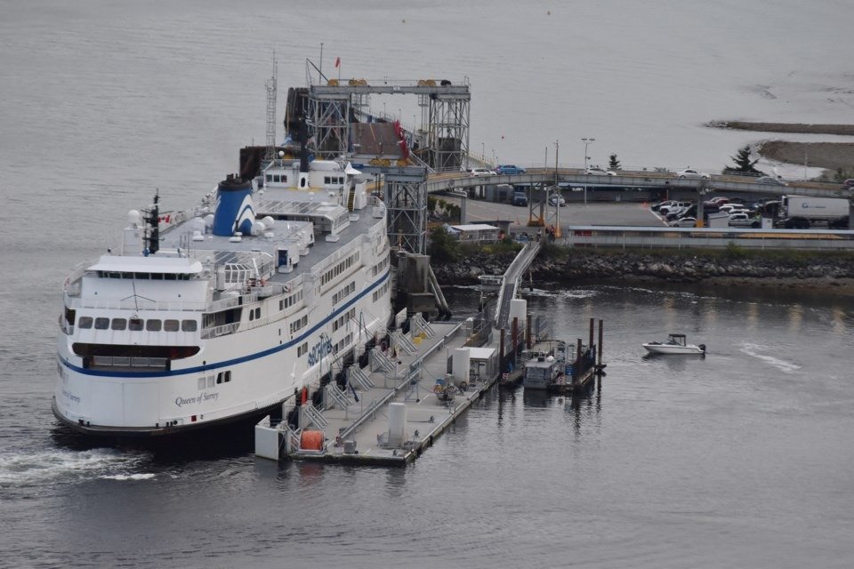 വർധിച്ച ജീവിതച്ചെലവ്: ഫെറി യാത്രാക്കൂലി താങ്ങാനാവുന്നില്ല; സർക്കാരിൻ്റെ സഹായം തേടി വിദ്യാർത്ഥികൾ.