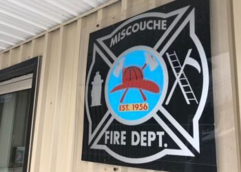 മിസ്കൂഷിൽ ആളില്ലാത്ത കെട്ടിടം കത്തി നശിച്ചു; RCMP അന്വേഷണം തുടങ്ങി