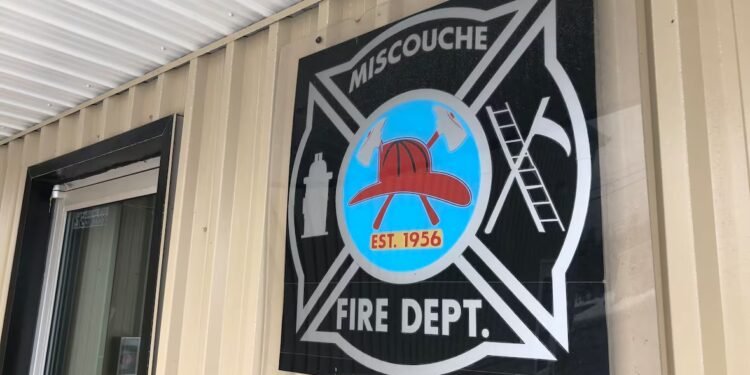 മിസ്കൂഷിൽ ആളില്ലാത്ത കെട്ടിടം കത്തി നശിച്ചു; RCMP അന്വേഷണം തുടങ്ങി 1 മിസ്കൂഷിൽ ആളില്ലാത്ത കെട്ടിടം കത്തി നശിച്ചു; RCMP അന്വേഷണം തുടങ്ങി