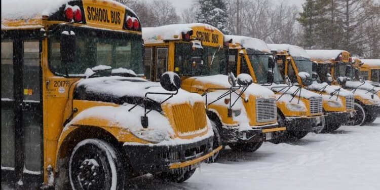 സിംകോ കൗണ്ടിയിൽ മഞ്ഞുവീഴ്ച: സ്കൂൾ ബസ് സർവീസുകൾ എങ്ങനെ..? SCSTC-യുടെ നിർണ്ണായക നടപടികൾ! 1 സിംകോ കൗണ്ടിയിൽ മഞ്ഞുവീഴ്ച: സ്കൂൾ ബസ് സർവീസുകൾ എങ്ങനെ..? SCSTC-യുടെ നിർണ്ണായക നടപടികൾ!