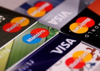 വ്യാപാരികൾക്ക് ആശ്വാസം: ക്രെഡിറ്റ് കാർഡ് ഫീസ് കുറയ്ക്കാൻ ഒരുങ്ങി വിസയും മാസ്റ്റർകാർഡും