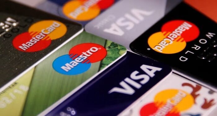 വ്യാപാരികൾക്ക് ആശ്വാസം: ക്രെഡിറ്റ് കാർഡ് ഫീസ് കുറയ്ക്കാൻ ഒരുങ്ങി വിസയും മാസ്റ്റർകാർഡും