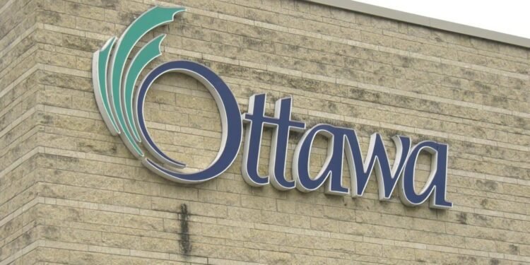 ഒട്ടാവയുടെ 2026 കരട് ബജറ്റ് ഇന്ന്: ട്രാൻസിറ്റ് നിരക്ക് കുത്തനെ ഉയരും, ശരാശരി പ്രോപ്പർട്ടി ബില്ലിൽ $166 അധികഭാരം. 1 ഒട്ടാവയുടെ 2026 കരട് ബജറ്റ് ഇന്ന്: ട്രാൻസിറ്റ് നിരക്ക് കുത്തനെ ഉയരും, ശരാശരി പ്രോപ്പർട്ടി ബില്ലിൽ $166 അധികഭാരം.