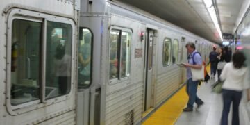 ടൊറന്റോ ലൈൻ 1-ൽ ഇനി ട്രെയിൻ 2 മിനിറ്റിനുള്ളിൽ: സർവീസ് വർദ്ധിപ്പിച്ചു, നിരക്കിൽ മാറ്റമില്ല 7 ടൊറന്റോ ലൈൻ 1-ൽ ഇനി ട്രെയിൻ 2 മിനിറ്റിനുള്ളിൽ: സർവീസ് വർദ്ധിപ്പിച്ചു, നിരക്കിൽ മാറ്റമില്ല