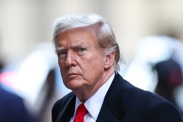 ട്രംപിന്റെ സാമ്പത്തിക രഹസ്യം: 82 മില്യൺ ഡോളർ ബോണ്ട് ഇടപാടിൻ്റെ ഞെട്ടിക്കുന്ന റിപ്പോർട്ടുകൾ പുറത്ത്!