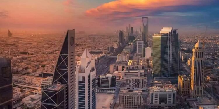 ‘ചെലവ് ചുരുക്കി’ സൗദി അറേബ്യ: വിദേശ തൊഴിലാളികളുടെ വമ്പൻ ശമ്പള വർദ്ധനവിന് കടിഞ്ഞാൺ