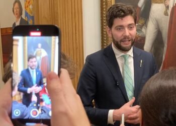 ന്യൂ ബ്രൺസ്‌വിക്കിൽ ഭരണഘടനാപരമായ തർക്കം: പക്ഷപാത നിയമങ്ങൾ വീണ്ടും ചർച്ചയിൽ; പ്രീമിയറുടെ നിലപാട് എന്ത്?