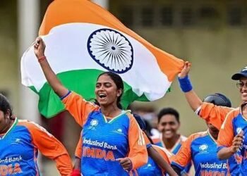 കണ്ണിനു പകരം കാത് ; ഇന്ത്യൻ വനിതാ ടീം ലോകകപ്പ് സെമിയിലേക്ക്!