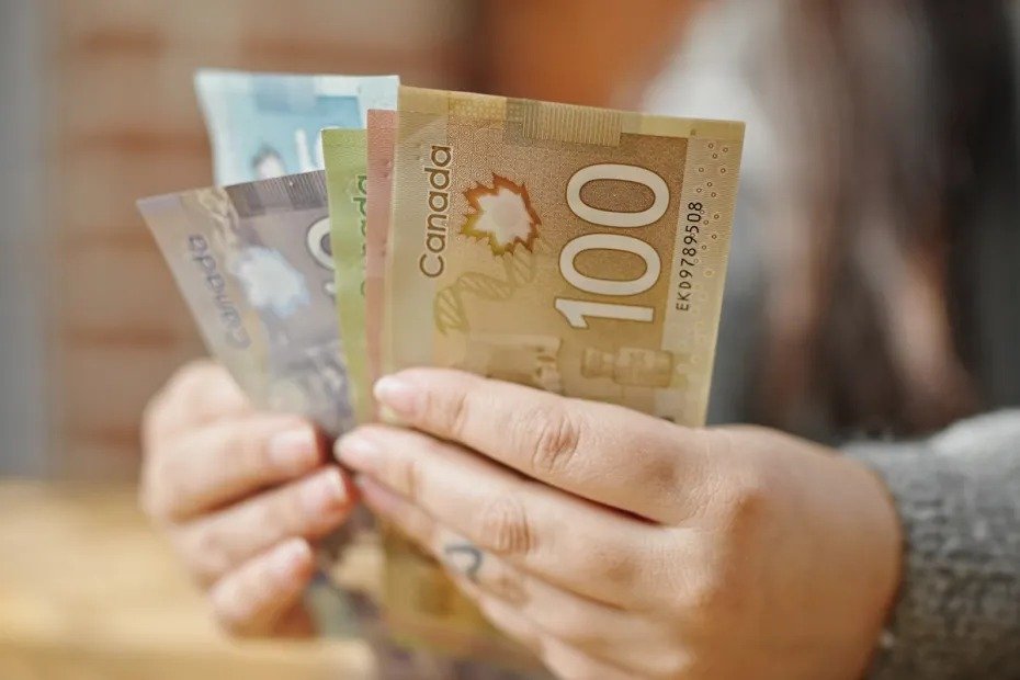 ശമ്പളം നേരെ സേവിങ്സിലേക്ക്: ‘ഓട്ടോമാറ്റിക് ഡൈവേർഷൻ’ വരുന്നു; കാനഡയിൽ ഇനി അടിയന്തര സമ്പാദ്യം ഉറപ്പ്!