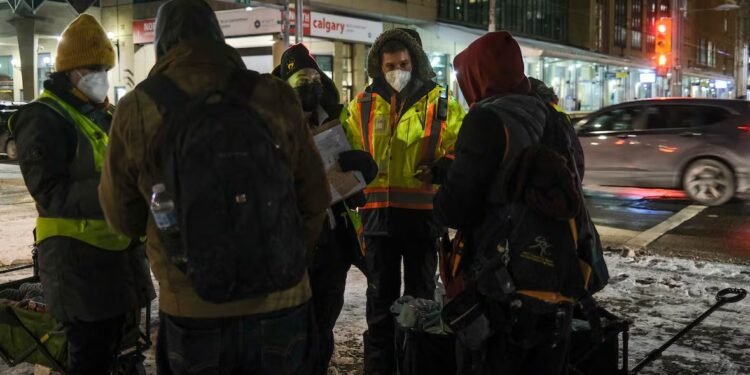 കാനഡയിൽ ശീതകാലം കടുക്കുന്നു: കാൽഗറിയിലെ ഭവനരഹിതർ കടുത്ത വെല്ലുവിളിയിൽ 1 കാനഡയിൽ ശീതകാലം കടുക്കുന്നു: കാൽഗറിയിലെ ഭവനരഹിതർ കടുത്ത വെല്ലുവിളിയിൽ