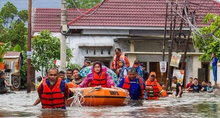 ശ്രീലങ്കൻ പ്രളയത്തിൽ കുടുങ്ങിയ 237 മലയാളികളെ തിരുവനന്തപുരത്ത് എത്തിച്ച് ഇന്ത്യൻ വ്യോമസേന. 1 ശ്രീലങ്കൻ പ്രളയത്തിൽ കുടുങ്ങിയ 237 മലയാളികളെ തിരുവനന്തപുരത്ത് എത്തിച്ച് ഇന്ത്യൻ വ്യോമസേന.