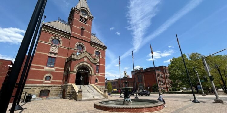 90% നഗരവാസികൾക്ക് നികുതി വർദ്ധനയില്ല; ഫ്രെഡറിക്ടൺ 2026 ബജറ്റിന് അംഗീകാരം: