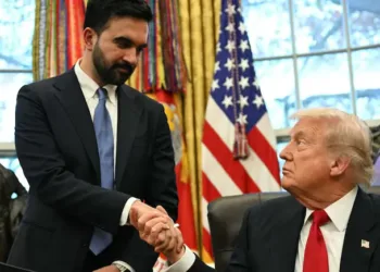 ചിരിച്ചു, കൈകൊടുത്തു, എന്നിട്ടും ഫാസിസ്റ്റ് വിളി!; സൗഹൃദ കൂടിക്കാഴ്ചയിലും നിലപാടിൽനിന്ന് പിന്നോട്ടില്ലാതെ ന്യൂയോർക്ക് മേയർ 1 "Everything that I've said in the past, I continue to believe," Mamdani said.