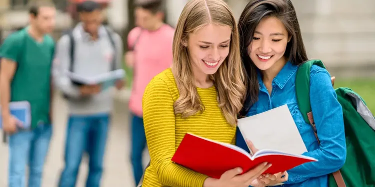 കാനഡയിൽ മാസ്റ്റേഴ്സ്/ഡോക്ടറൽ വിദ്യാർത്ഥികൾക്ക് വൻ ആനുകൂല്യം! സ്റ്റഡി പെർമിറ്റ് ക്യാപ് ഒഴിവാക്കുന്നു, പ്രോസസ്സിംഗ് വേഗത്തിലാക്കി 1 students