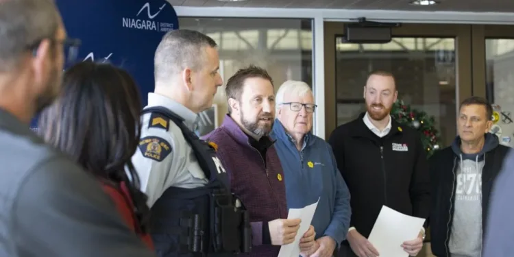 നയാഗ്രയിൽ മനുഷ്യക്കടത്ത് വർധിക്കുന്നു; '#NotInMyCity' കൂട്ടായ്മയുമായി വിമാനത്താവളങ്ങൾ: ചൂഷണം തടയാൻ പുതിയ നീക്കം 1 Niagara District Airport partners in fight against human trafficking