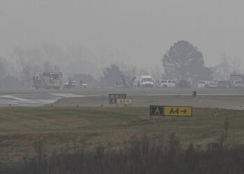 അമേരിക്കയിൽ ബിസിനസ് ജെറ്റ് തകർന്ന് വീണു ; വിമാനം മുൻ നാസ്കാർ താരത്തിന്റേതെന്ന് സൂചന 2 Official confirmation on the number of people on board or the exact number of fatalities is yet to be announced.