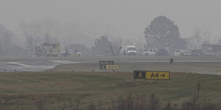അമേരിക്കയിൽ ബിസിനസ് ജെറ്റ് തകർന്ന് വീണു ; വിമാനം മുൻ നാസ്കാർ താരത്തിന്റേതെന്ന് സൂചന 1 Official confirmation on the number of people on board or the exact number of fatalities is yet to be announced.