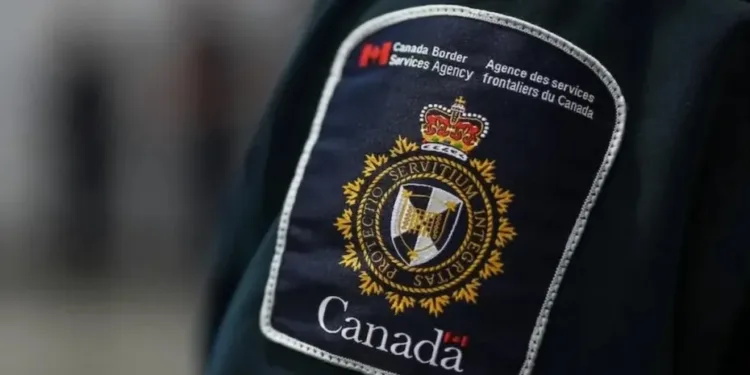 കാനഡയിൽ കുടിയേറ്റ നിയമലംഘകർക്കെതിരെ കടുത്ത നടപടി; റെക്കോർഡ് നാടുകടത്തൽ, ഏറ്റവും കൂടുതൽ ബാധിച്ചത് ഇന്ത്യക്കാരെ! 1 canada border service agency