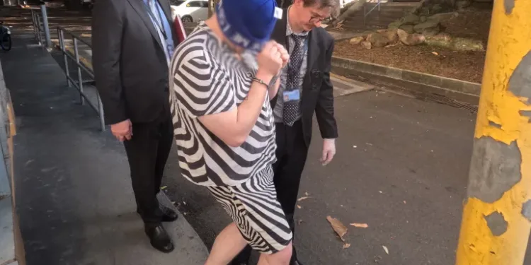 സിഡ്നിയിൽ 'സാത്താനിക് ഗ്യാങ്' പിടിയിൽ: കുട്ടികളെ പീഡിപ്പിക്കുന്ന ആയിരക്കണക്കിന് ദൃശ്യങ്ങൾ പിടിച്ചെടുത്തു 1 A man is escorted by police after being arrested