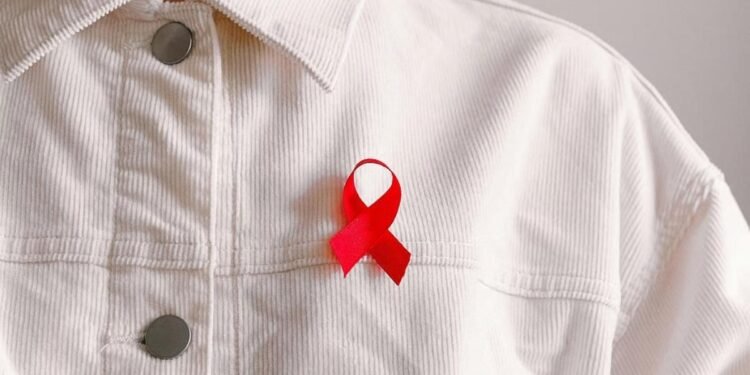 ചിമ്പാൻസിയിൽ നിന്ന് മനുഷ്യരിലേക്ക്; ആരോഗ്യ വെല്ലുവിളിയായി എച്ച്ഐവി വ്യാപിച്ച വഴി; അറിയേണ്ടതെല്ലാം 1 hiv simbol