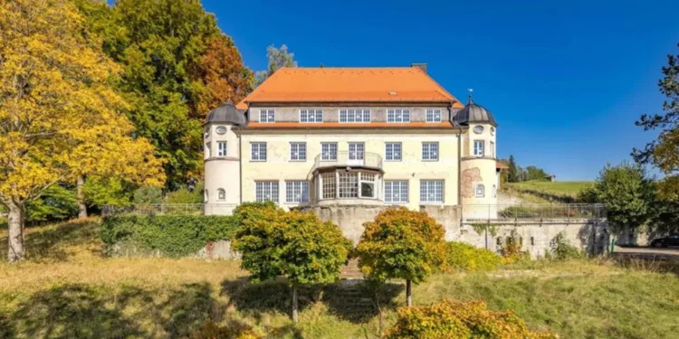 'വീടുകൾ ഒഴിഞ്ഞുകിടന്നാൽ ഇളവല്ല, ഇനി കനത്ത പിഴ!' ; ന്യൂ ബ്രൺസ്വിക്കിൽ 'Vacancy Tax' നിയമമാക്കണമെന്ന് ആവശ്യവുമായി സിറ്റി കൗൺസിലർമാർ 1 Abandoned House