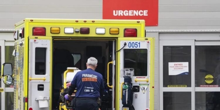 പെൻഷൻ ആനുകൂല്യം: ക്യുബെക്കിൽ പാരാമെഡിക്കൽ ജീവനക്കാർ അനിശ്ചിതകാല സമരത്തിലേക്ക് 1 ambulance