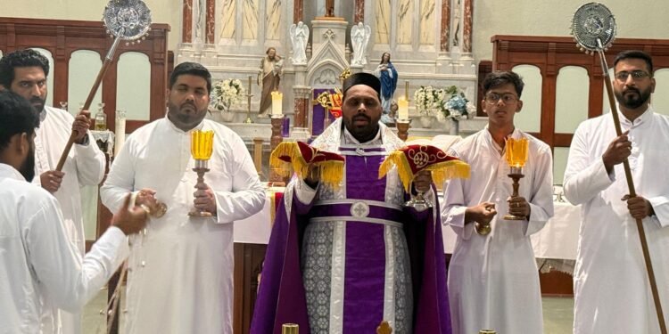 വിശ്വാസത്തിന്റെ ഒത്തുചേരൽ: സിഡ്നി സെന്റ് എഫ്രേം പള്ളിയിൽ ഭക്തിസാന്ദ്രമായ ക്രിസ്മസ് കരോൾ പൂർത്തിയായി 1 priest